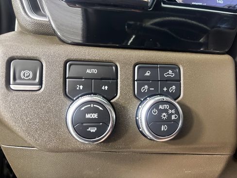 Used 2023 GMC Sierra 1500 SLT w/ SLT Convenience Package AWD/4WD image 29