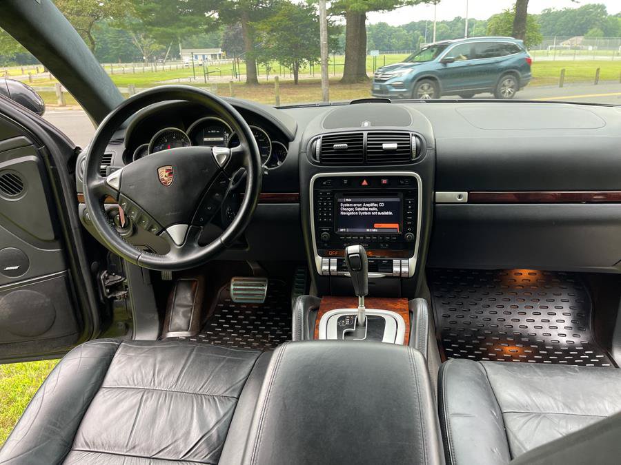 Used 2005 Porsche Cayenne Turbo AWD/4WD image 28
