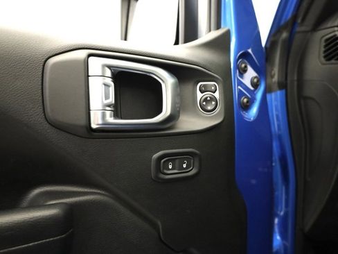 Used 2023 Jeep Gladiator Mojave w/ Cold Weather Group image 10