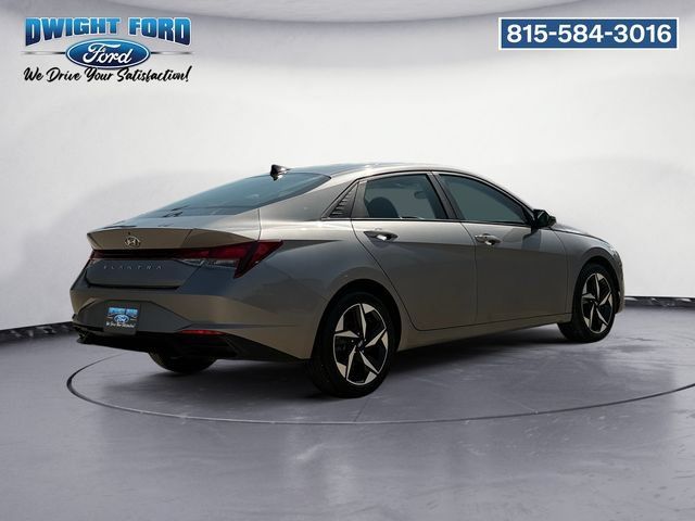 Used 2023 Hyundai Elantra SEL w/ Convenience Package FWD image 5