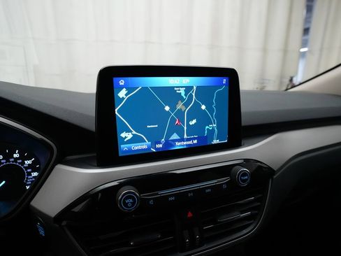 Used 2020 Ford Escape SE image 6