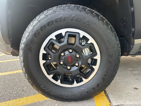 Used 2025 Toyota Tacoma TRD Off-Road image 7