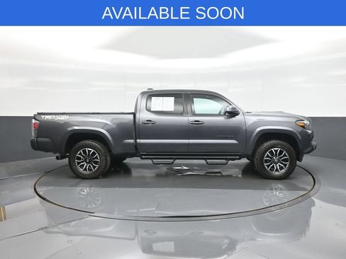 Used 2022 Toyota Tacoma TRD Sport w/ TRD Premium Sport Package AWD/4WD image 8