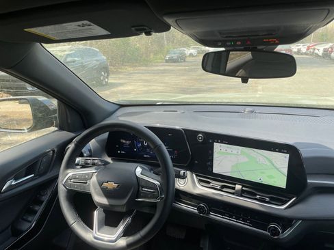 Used 2025 Chevrolet Equinox LT image 34