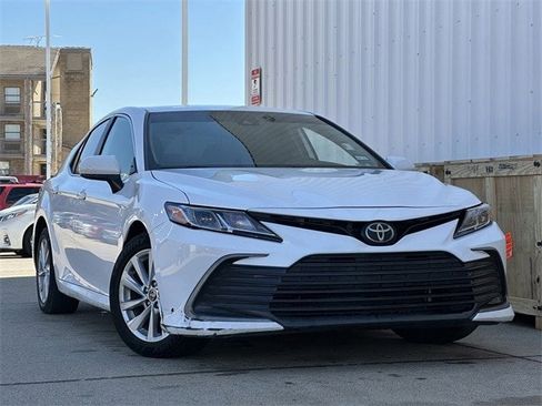 Used 2023 Toyota Camry LE image 2