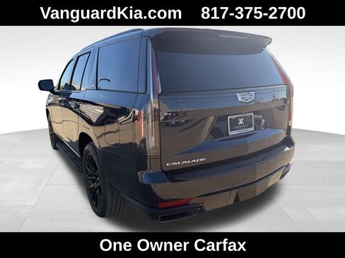 Used 2021 Cadillac Escalade Sport Platinum image 2