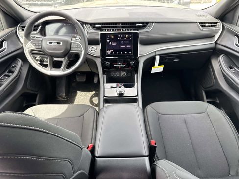New 2026 Jeep Grand Cherokee Laredo RWD image 10
