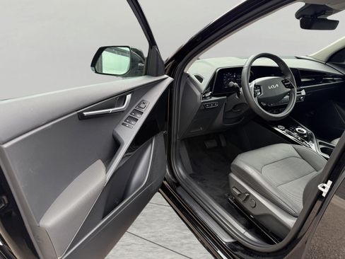 Certified 2024 Kia Niro Wind w/ Wind Preserve Package FWD image 18