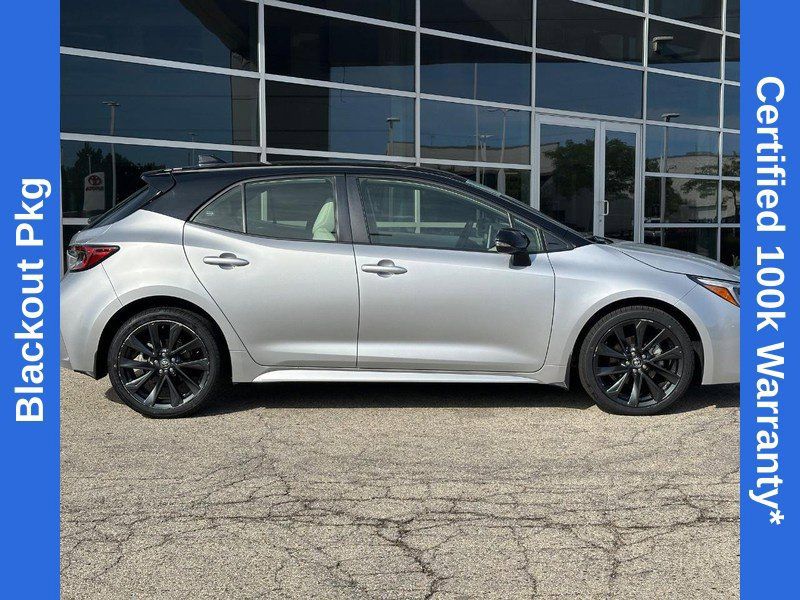 Used 2025 Toyota Corolla XSE FWD image 2
