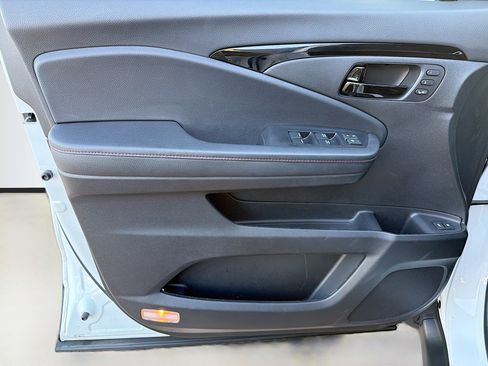 Used 2025 Honda Passport Black Edition image 21