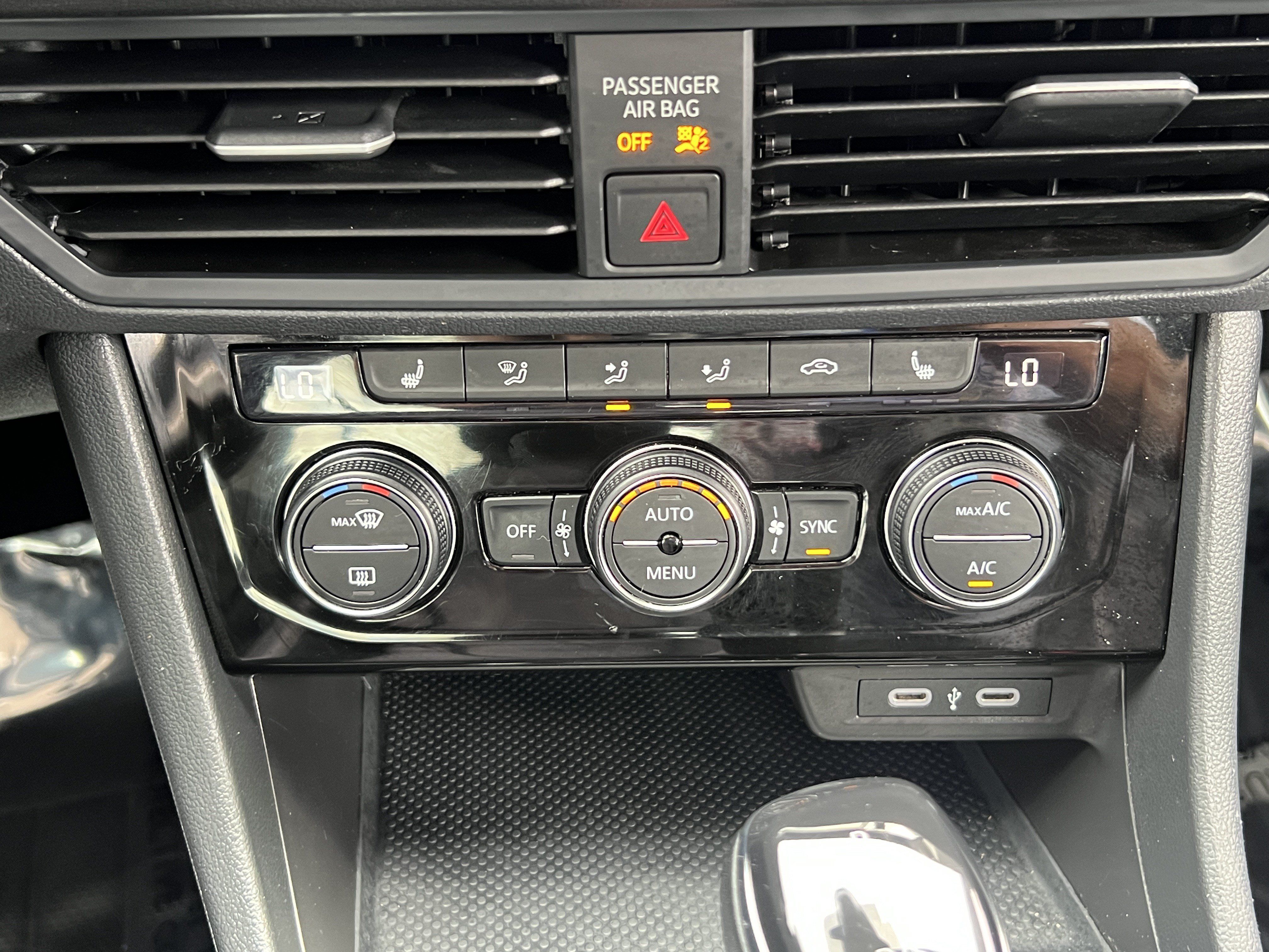 Used 2024 Volkswagen Jetta SE FWD image 29