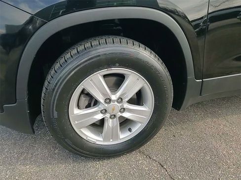Used 2021 Chevrolet Trax LS w/ Tint and Cruise Package image 15