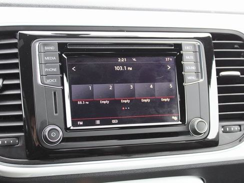 Used 2017 Volkswagen Beetle 1.8T SE image 21