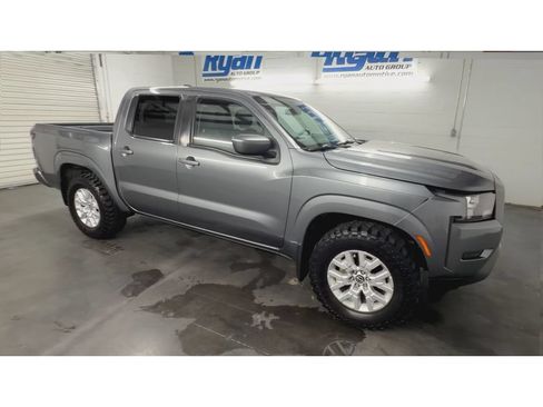 Used 2022 Nissan Frontier SV RWD image 2