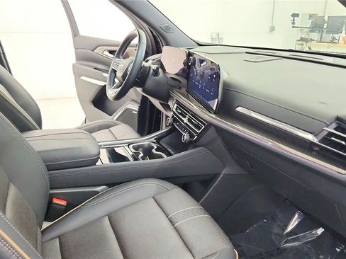 Used 2025 Chevrolet Traverse High Country AWD/4WD image 43