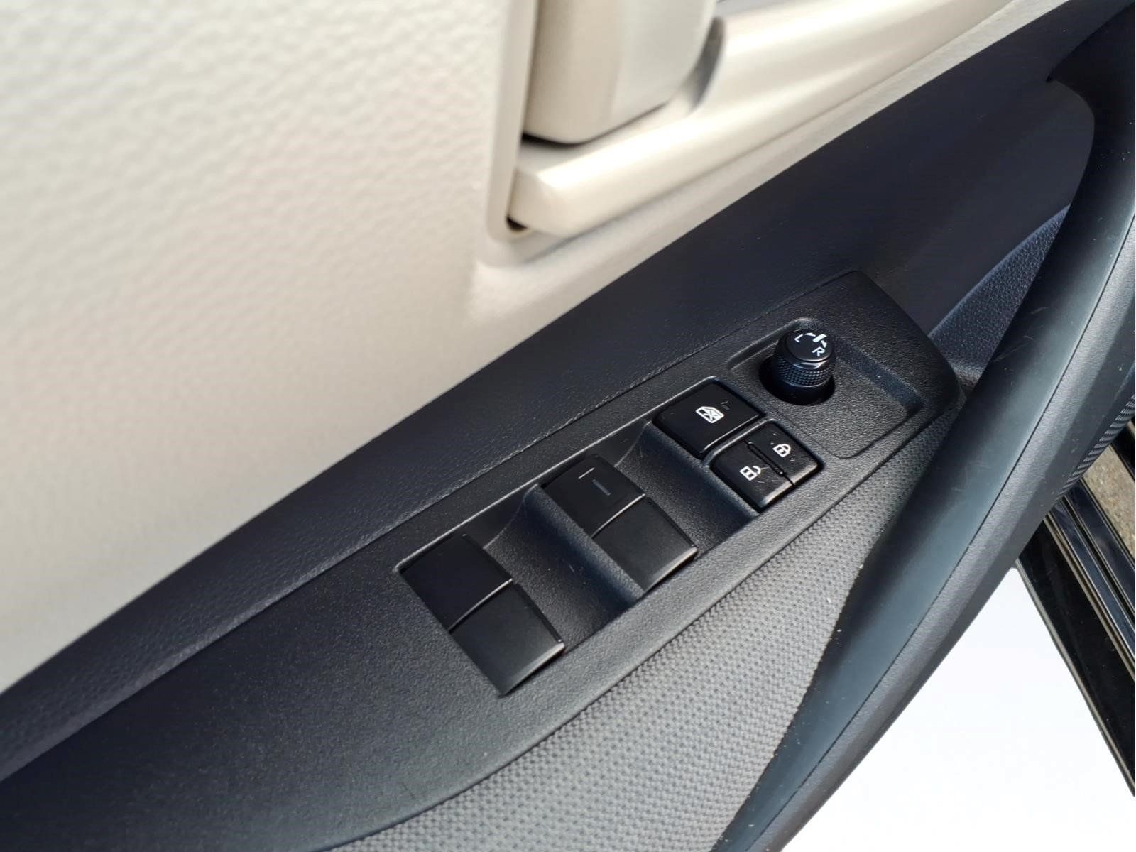 Used 2024 Toyota Corolla LE FWD image 19