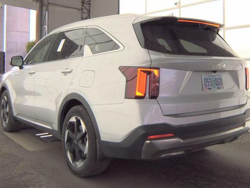 Used 2025 Kia Sorento SX Prestige AWD/4WD image 4