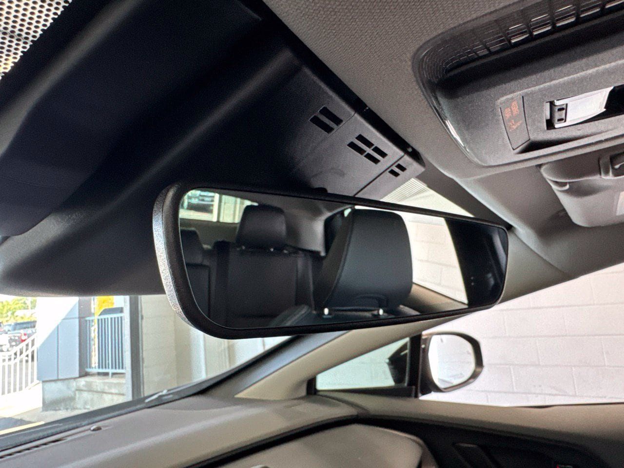 Used 2025 Toyota Prius XLE FWD image 32