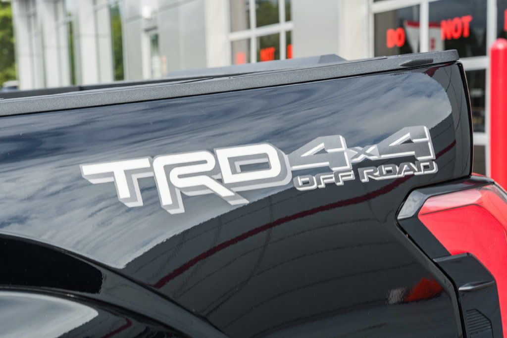 Used 2024 Toyota Tundra Platinum w/ TRD Off-Road Package AWD/4WD image 19