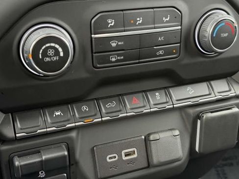 Used 2024 Chevrolet Silverado 1500 Custom Trail Boss w/ LPO, Dark Essentials Package image 27