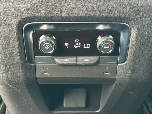 Used 2025 Chevrolet Suburban Z71 image 41