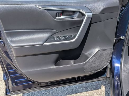 Used 2025 Toyota RAV4 XLE AWD/4WD image 18