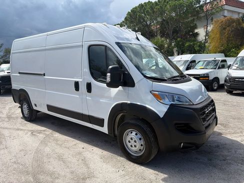 Used 2025 RAM ProMaster 2500 w/ Convenience Group FWD image 13