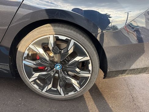 Used 2025 BMW 550e xDrive w/ Executive Package image 10