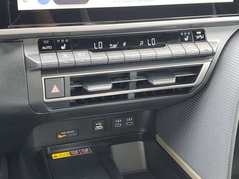 Used 2025 Toyota Camry SE image 23