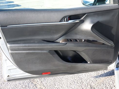 Used 2024 Toyota Camry SE image 10