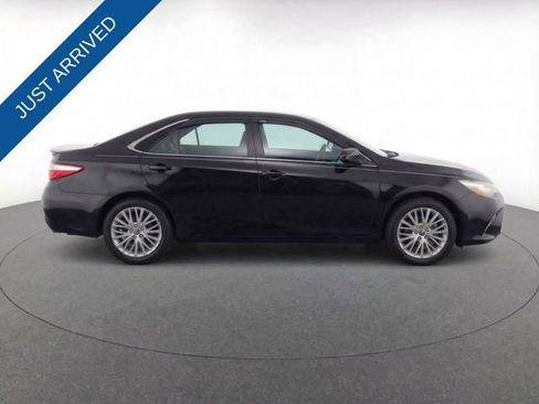 Used 2016 Toyota Camry LE image 2