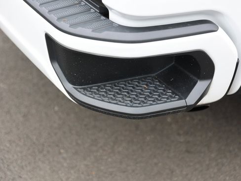 Used 2023 Chevrolet Silverado 1500 Custom image 10