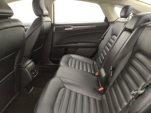 Used 2019 Ford Fusion SEL image 18