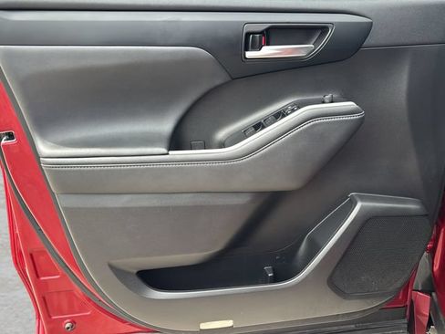 Used 2022 Toyota Highlander XSE FWD image 16