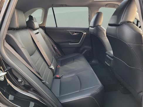 Used 2021 Toyota RAV4 Limited image 19