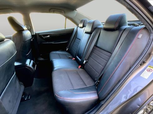 Used 2015 Toyota Camry SE FWD image 21