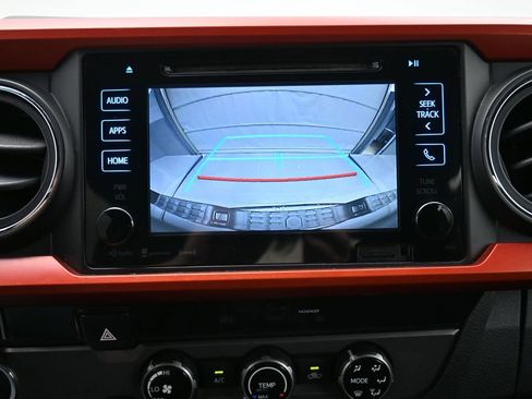 Used 2017 Toyota Tacoma TRD Sport w/ Tow Package image 4