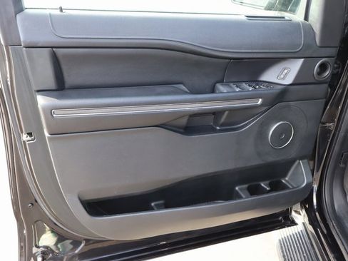 Used 2019 Ford Expedition Max XLT image 18