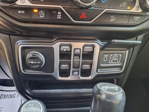 Certified 2020 Jeep Wrangler Unlimited Sahara w/ LED Lighting Group image 17