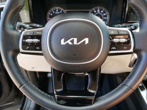 Certified 2023 Kia Sorento S w/ Panoramic Sunroof Package AWD/4WD image 25