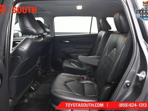 Used 2024 Toyota Highlander XLE AWD/4WD image 10