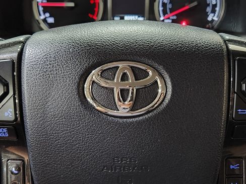 Used 2021 Toyota 4Runner TRD Off-Road Premium AWD/4WD image 49