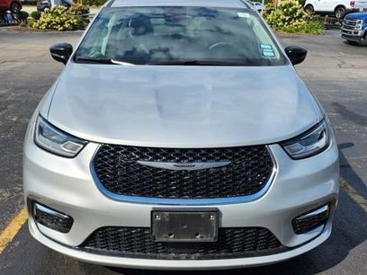 Used 2024 Chrysler Pacifica Touring-L