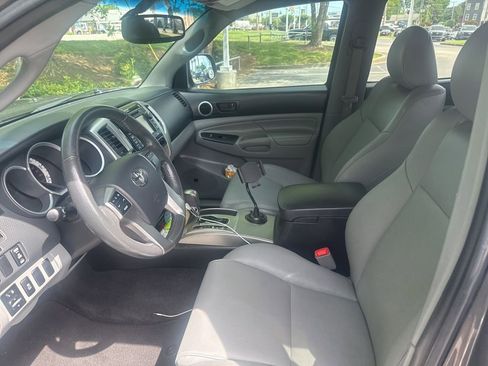 Used 2013 Toyota Tacoma PreRunner RWD image 3