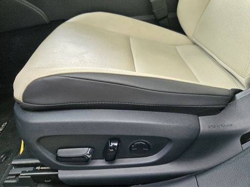 Used 2024 Lexus ES 350 w/ Premium Package FWD image 15