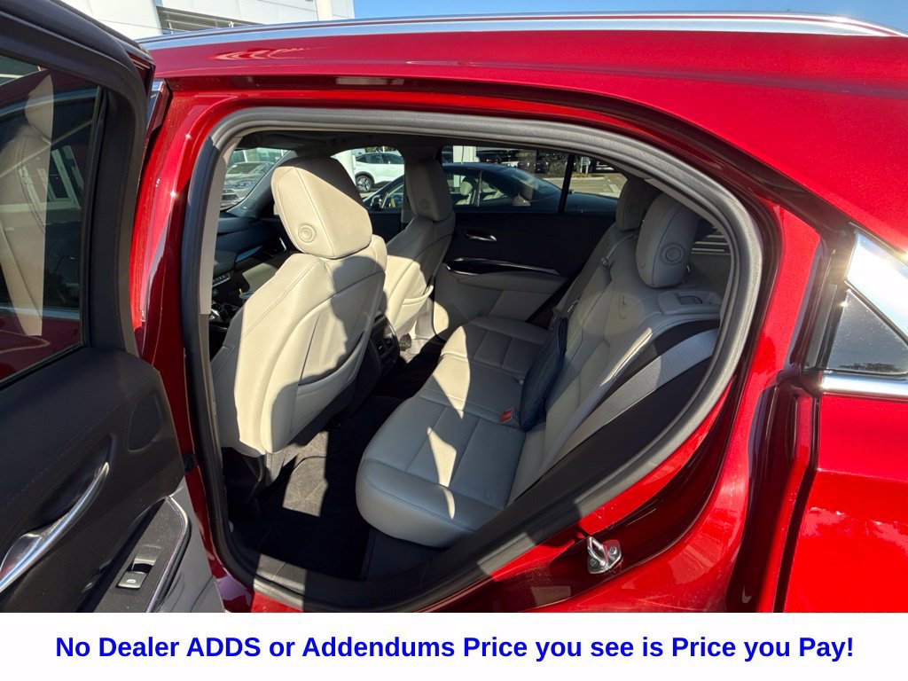 Used 2023 Cadillac XT4 Luxury w/ Cold Weather Package FWD image 19