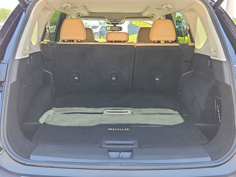 Used 2023 Nissan Rogue Platinum FWD image 7
