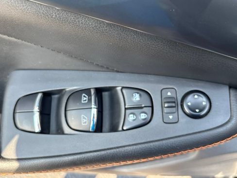 Used 2023 Nissan Maxima SR w/ Sport Mat Group FWD image 9