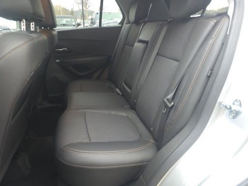 Used 2022 Chevrolet Trax LT w/ LT Convenience Package image 23