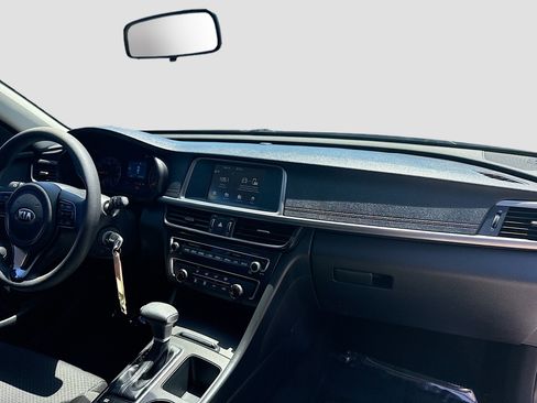 Used 2018 Kia Optima LX w/ 17" Alloy Wheels Package image 29